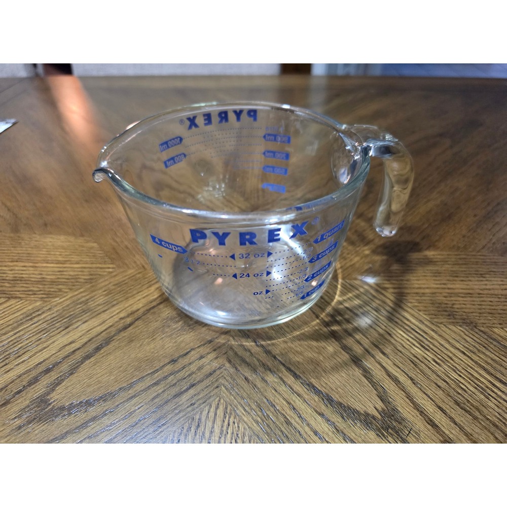 Pyrex 4 CupMeasuring Cup Blue Lettering 1 Quart 32 oz flaw missing lettering